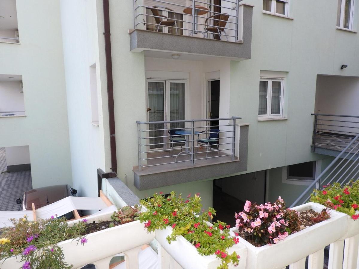 Ruza&Nikolina "1" Apartmani - Baska Voda Luaran gambar