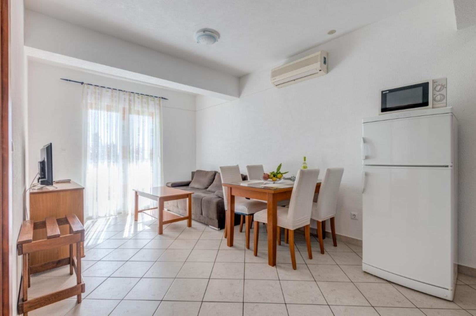 Ruza&Nikolina "1" Apartmani - Baska Voda Luaran gambar