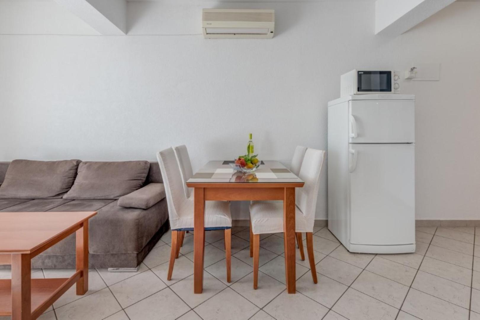 Ruza&Nikolina "1" Apartmani - Baska Voda Luaran gambar