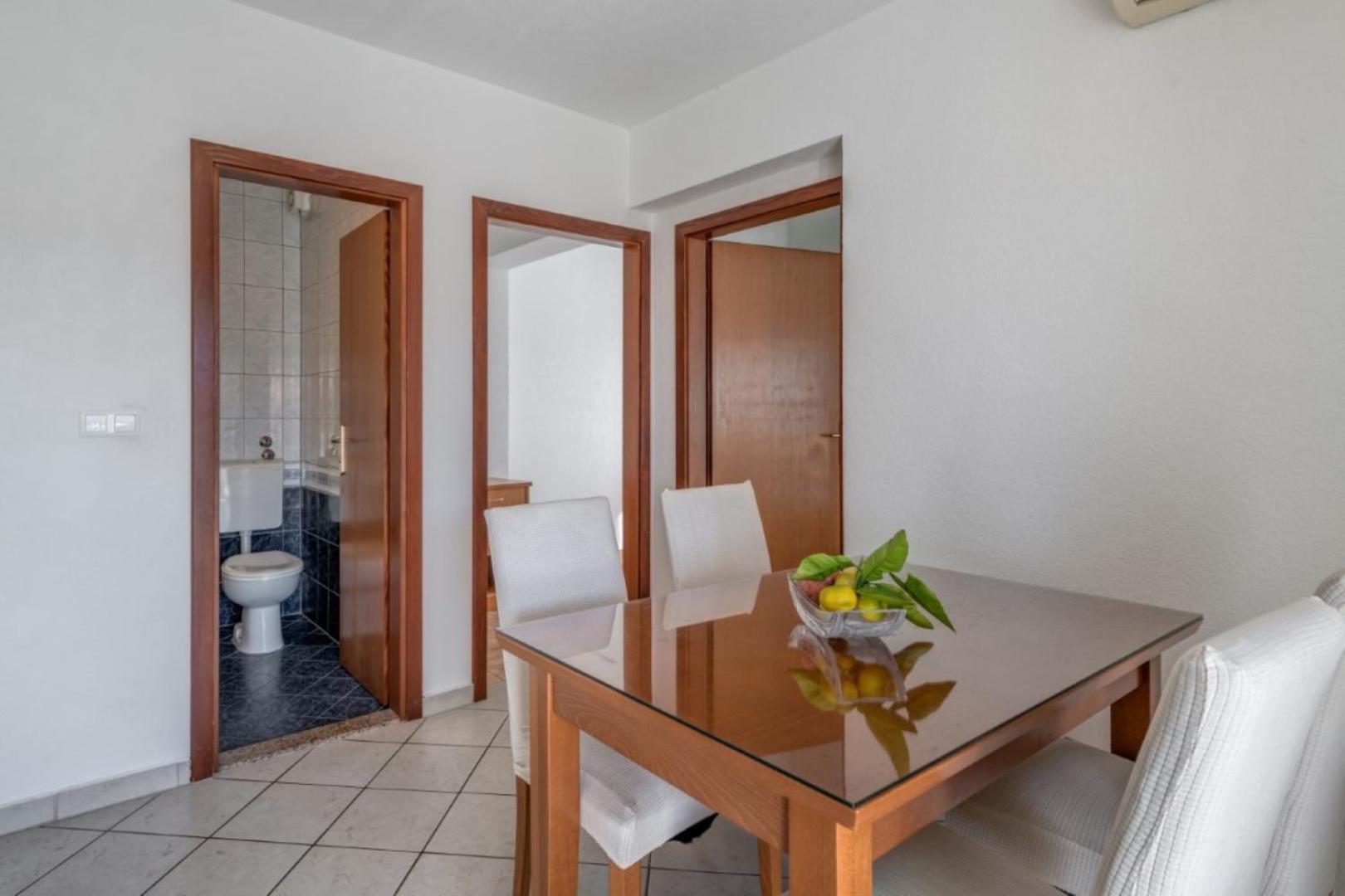 Ruza&Nikolina "1" Apartmani - Baska Voda Luaran gambar